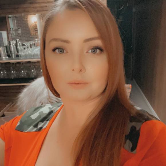 Profile Picture of Sarah Sigstad (@sarahsigstad7) on Poshmark