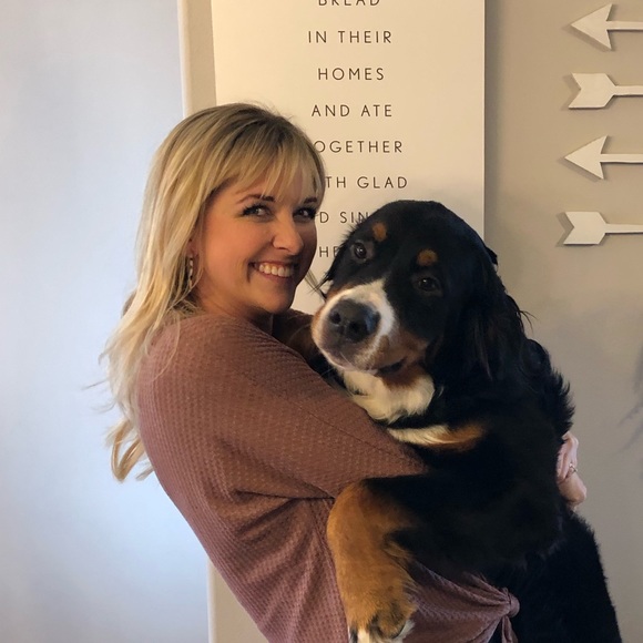 Profile Picture of Chelsie Dofelmier (@cdofelmier) on Poshmark