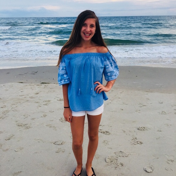 Profile Picture of Karly Powers (@karlypowers) on Poshmark