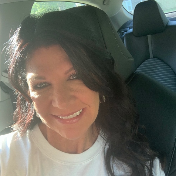 Profile Picture of Amanda Cruce (@amanda_cruce) on Poshmark