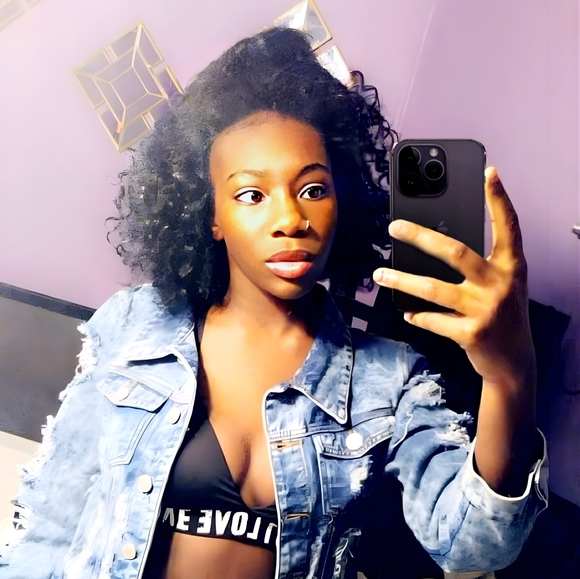 Profile Picture of Dominique Richards (@domorich515) on Poshmark