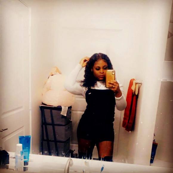 Profile Picture of Amber Anderson (@amberson17) on Poshmark