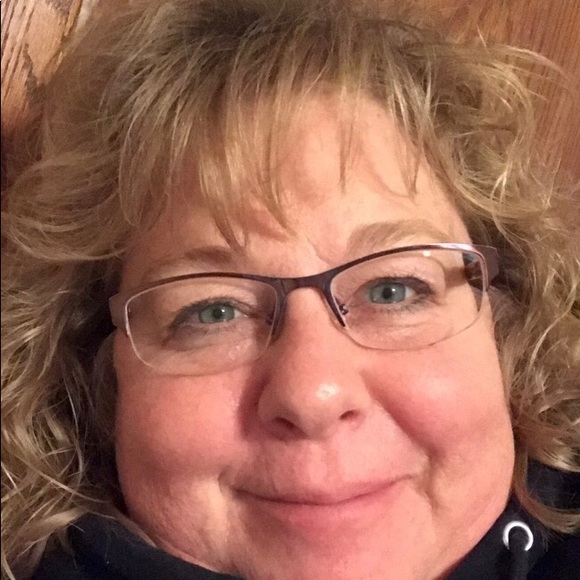 Profile Picture of Amy Siverd (@asiverd) on Poshmark