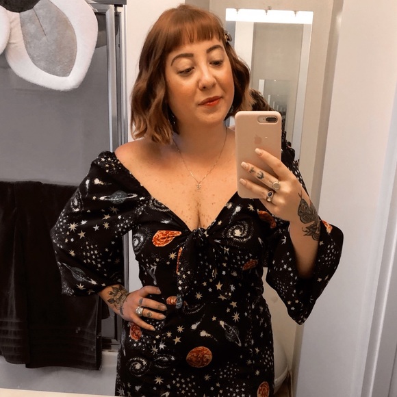 Profile Picture of Carly Monchik (@bowie_star_dust) on Poshmark