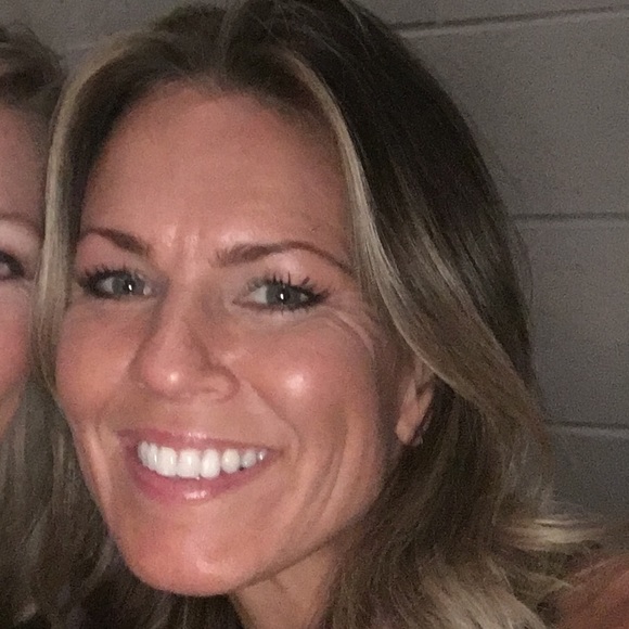 Profile Picture of Anjanette Knopes (@anjmarie4) on Poshmark