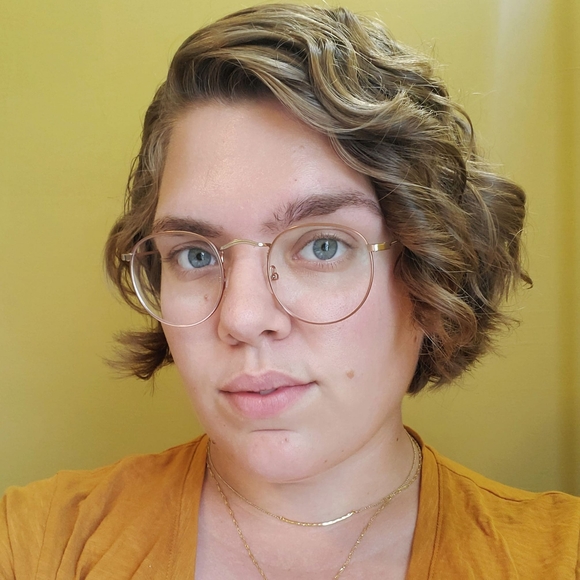 Profile Picture of Cali Gordineer (@cngord01) on Poshmark