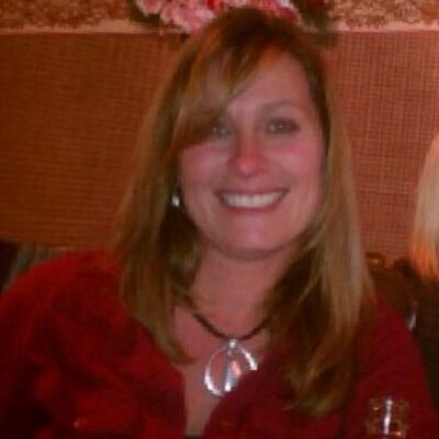 Profile Picture of Tina Holmes (@tinaholmes85) on Twitter