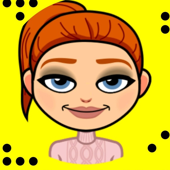 Profile Picture of Leah Holland (@leahvp14) on Poshmark