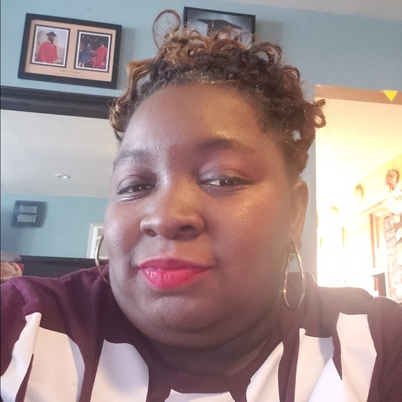 Profile Picture of Jacquelyn Williams (@jacquelynwil535) on Poshmark