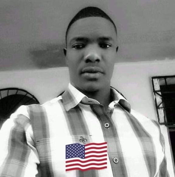 Profile Picture of Resan Resan (@resanresan) on Poshmark