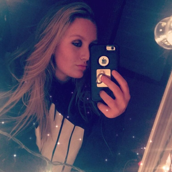 Profile Picture of Eulissa Stimpert (@eulissa) on Poshmark