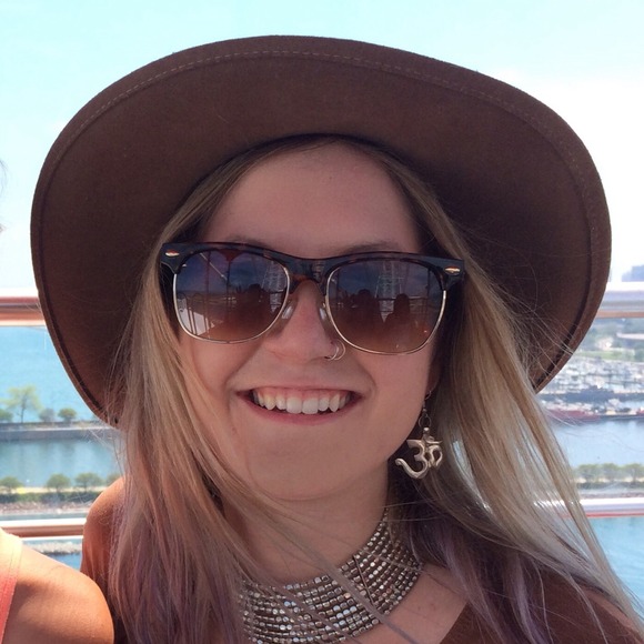 Profile Picture of Kendra Cwikla (@kcwikla) on Poshmark