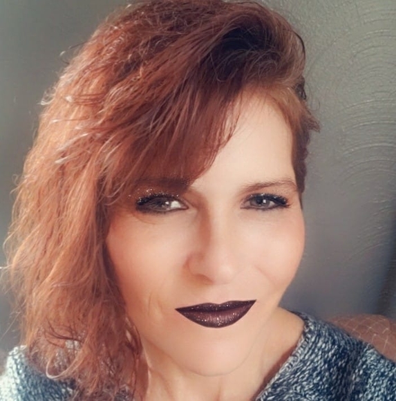 Profile Picture of Tonya Black krueger (@bluemaineeyes) on Poshmark