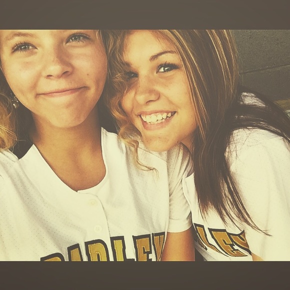 Profile Picture of Arianna Kimpson (@arianna_kimpson) on Poshmark