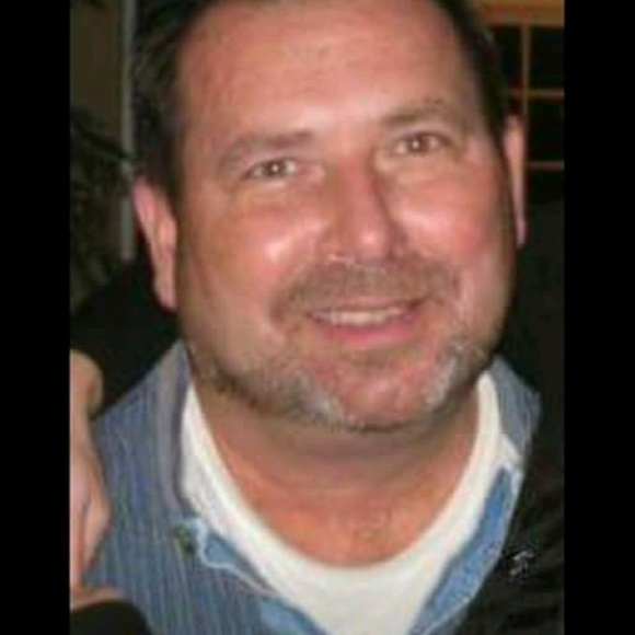 Profile Picture of Robert Humphrey (@rhump823) on Poshmark