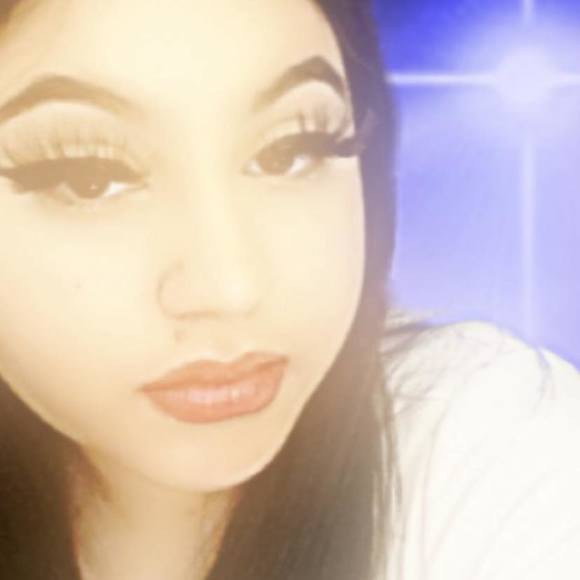 Profile Picture of Yazmin Sanchez (@yazminsanche359) on Poshmark