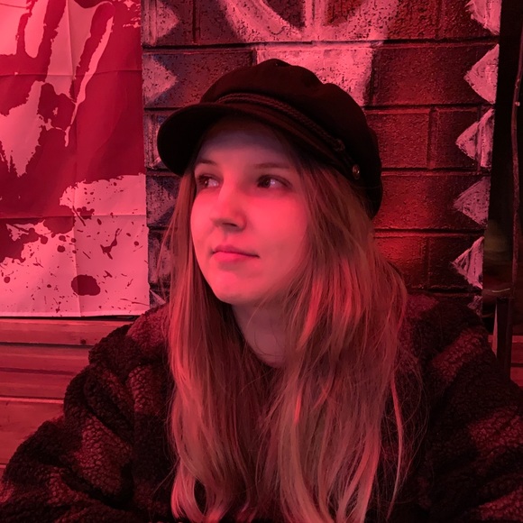 Profile Picture of Gabriela Kochanowski (@gabigorawr) on Poshmark