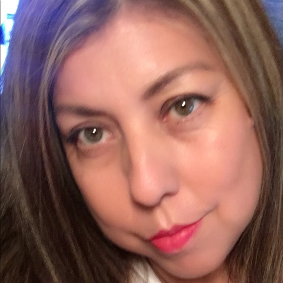 Profile Picture of Yadira Arias (@1972bear) on Poshmark