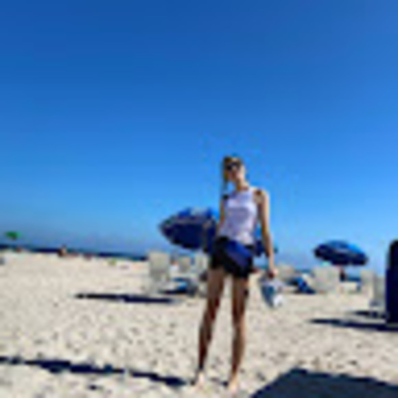 Profile Picture of Yuting Yang (@nancyang1023) on Poshmark