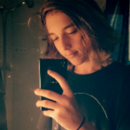 Profile Picture of Mumsaunitessistersfatherscousinsglassbarbie (@AndrewGadecki) on Twitter