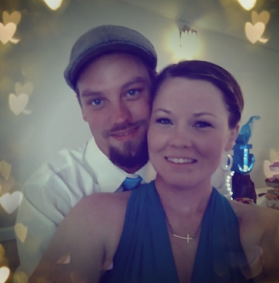 Profile Picture of Amy Galyon (@fashionjunky365) on Poshmark