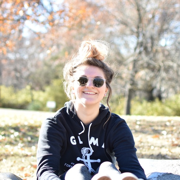 Profile Picture of Danielle Capone (@danielle1597) on Poshmark