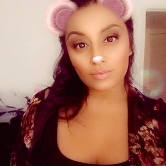 Profile Picture of Monique Enriquez (@moniqueeyvettee) on Poshmark