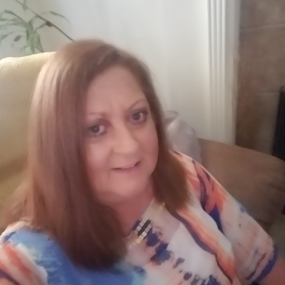 Profile Picture of Danielle Lemoine (@dlemoine13) on Poshmark