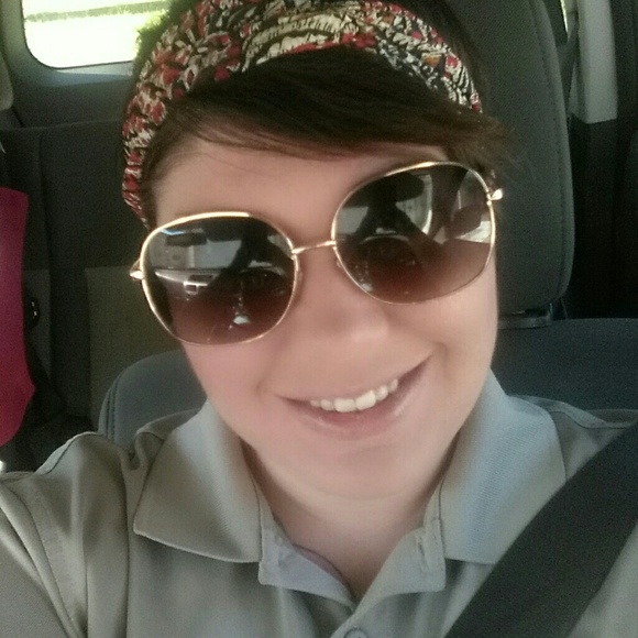 Profile Picture of Christal Wiggs (@mobam420) on Poshmark