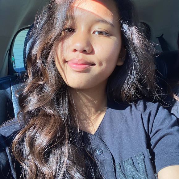 Profile Picture of Jangela Sieng (@jangelasiengg) on Poshmark