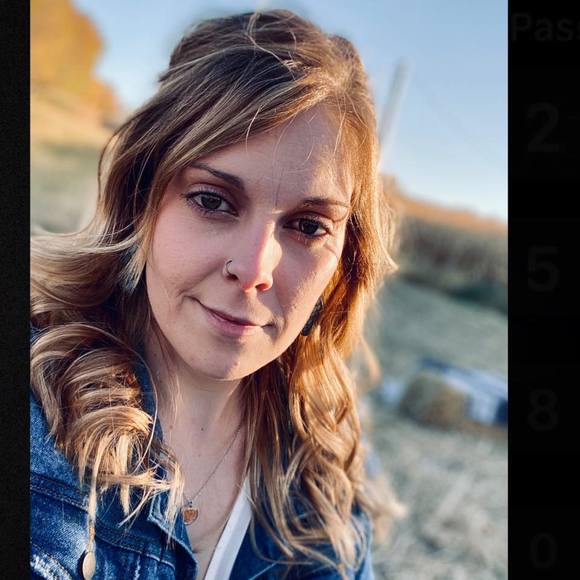 Profile Picture of Courtney Zirbel (@czirbel) on Poshmark