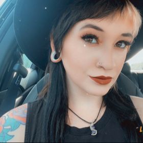 Profile Picture of Emily Best (@savemyhairemily) on Pinterest