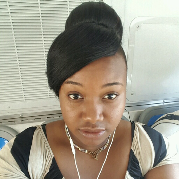 Profile Picture of Tashna Pinnock (@tashna24) on Poshmark