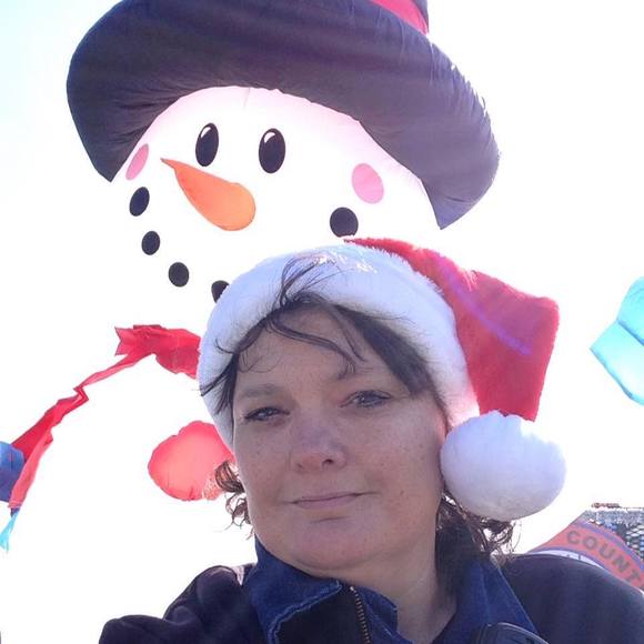Profile Picture of Vicki Hooks (@vickihooks) on Poshmark