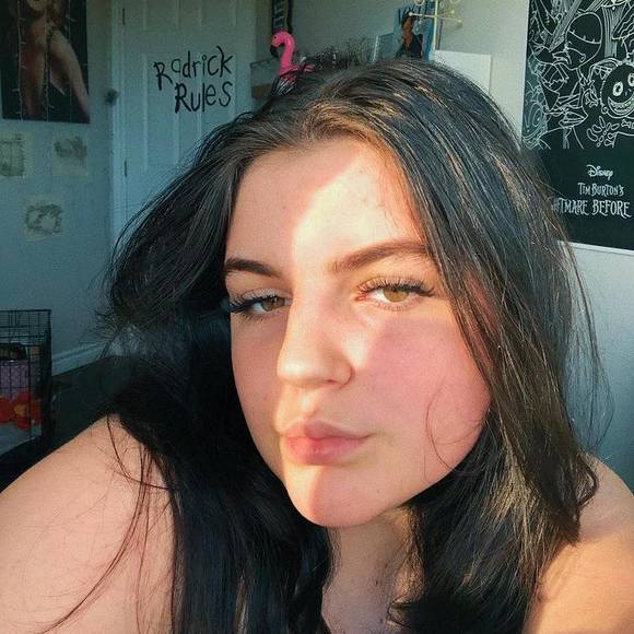 Profile Picture of Brianna Greenham (@bri04greenham) on Poshmark