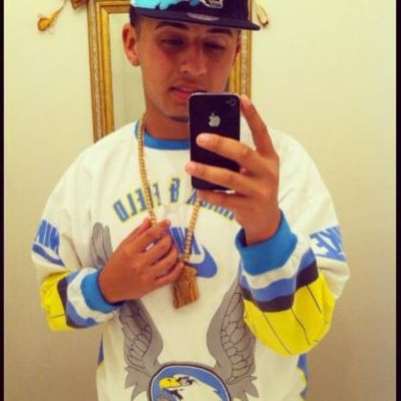 Profile Picture of Evander Cruz (@purowet) on Poshmark