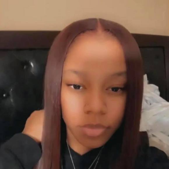 Profile Picture of Mikaylaa Mikaylaa (@mikayla6970) on Poshmark