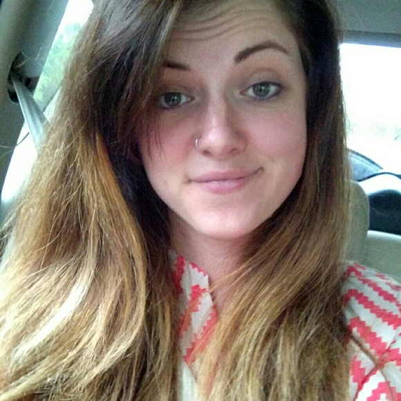 Profile Picture of Amber Garver (@agarver91) on Poshmark