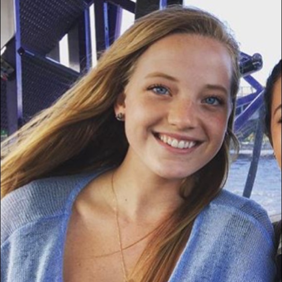 Profile Picture of Molly Robustelli (@mrobustelli) on Poshmark
