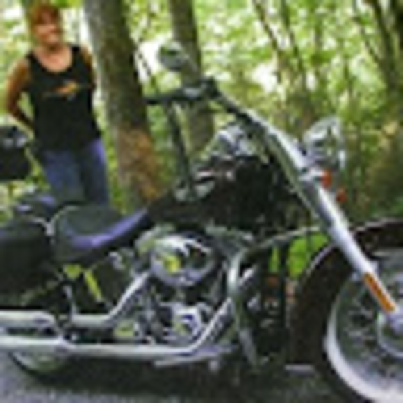 Profile Picture of Krisi Constance (@krisi5969) on Poshmark