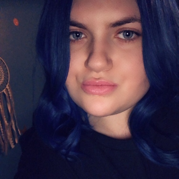 Profile Picture of Brittanie Sharp (@brittaniesharp) on Poshmark