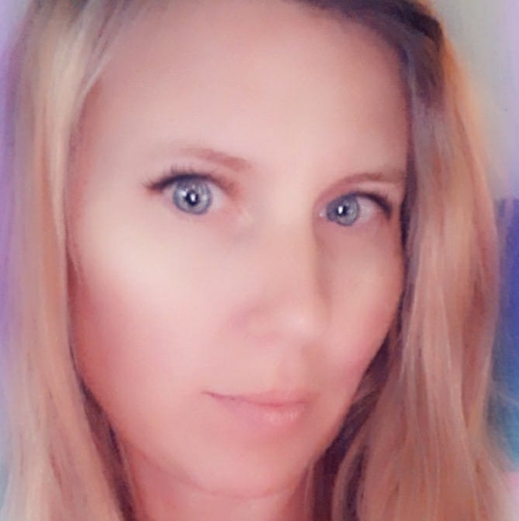 Profile Picture of Amanda Hughes (@jjanderimommy) on Poshmark