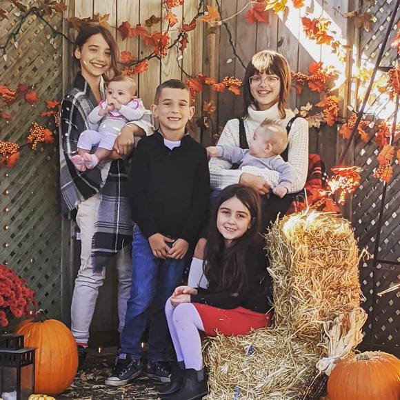 Profile Picture of Heather Mckay (@hairextreme) on Poshmark