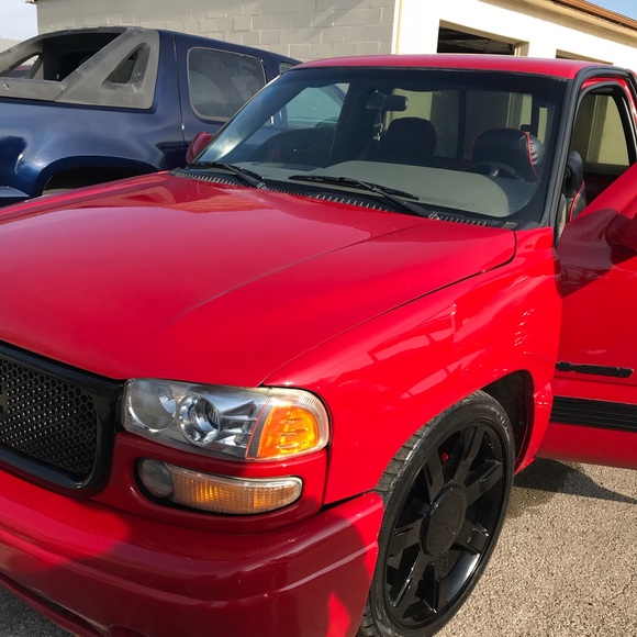 Profile Picture of Omar Lezama (@cchetes05) on Poshmark