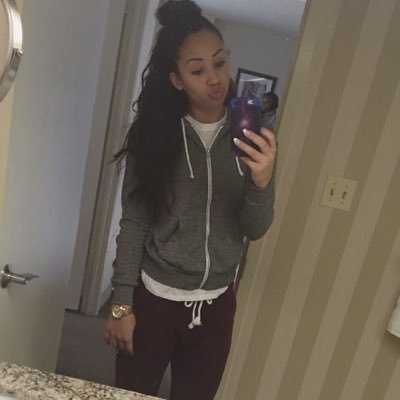 Profile Picture of Mary Beebe (@Uniquely_Beebs) on Twitter