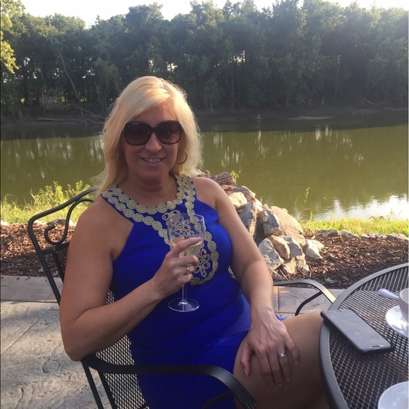 Profile Picture of Heather Connell (@connellh) on Poshmark