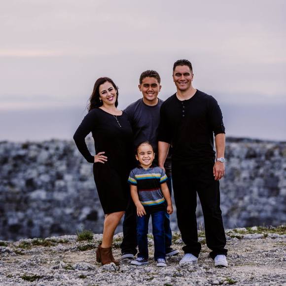 Profile Picture of Justine Hollinger-dutro (@justine_uluwehi) on Poshmark