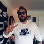 Profile Picture of Devon  Bates (@devdougiedog) on Instagram