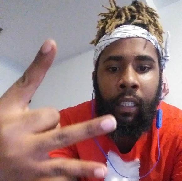Profile Picture of Traggic Ray (@traggicray) on Poshmark