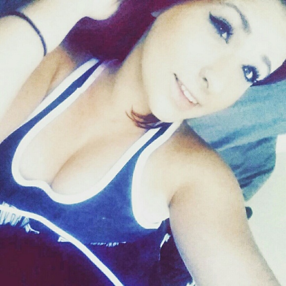 Profile Picture of Mikaela Long (@mikaelalong22) on Poshmark